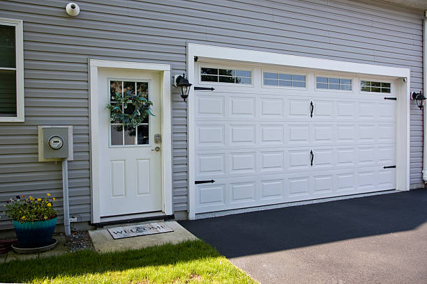 24/7 Emergency Garage Door Panel Replacement experts in Union Grove, WI